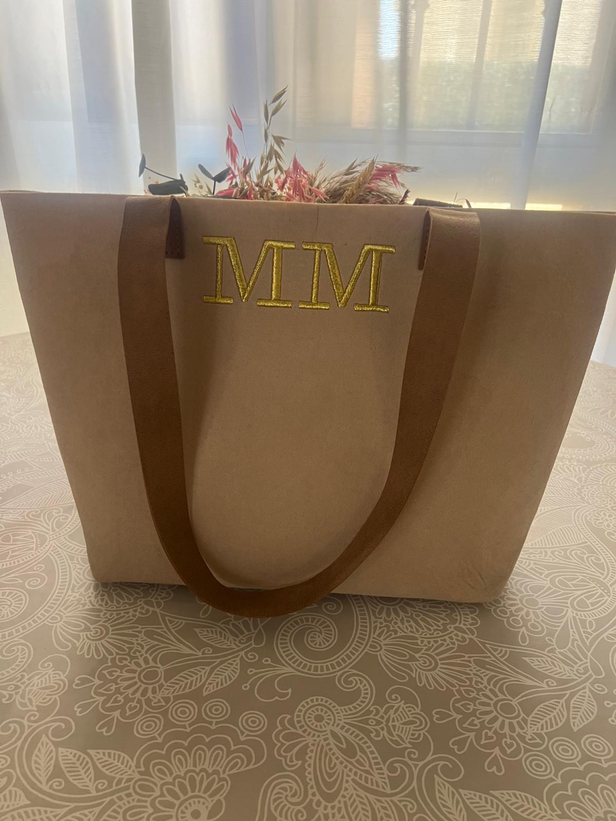 Bolso fieltro marrón con inicial bordada - Main Image